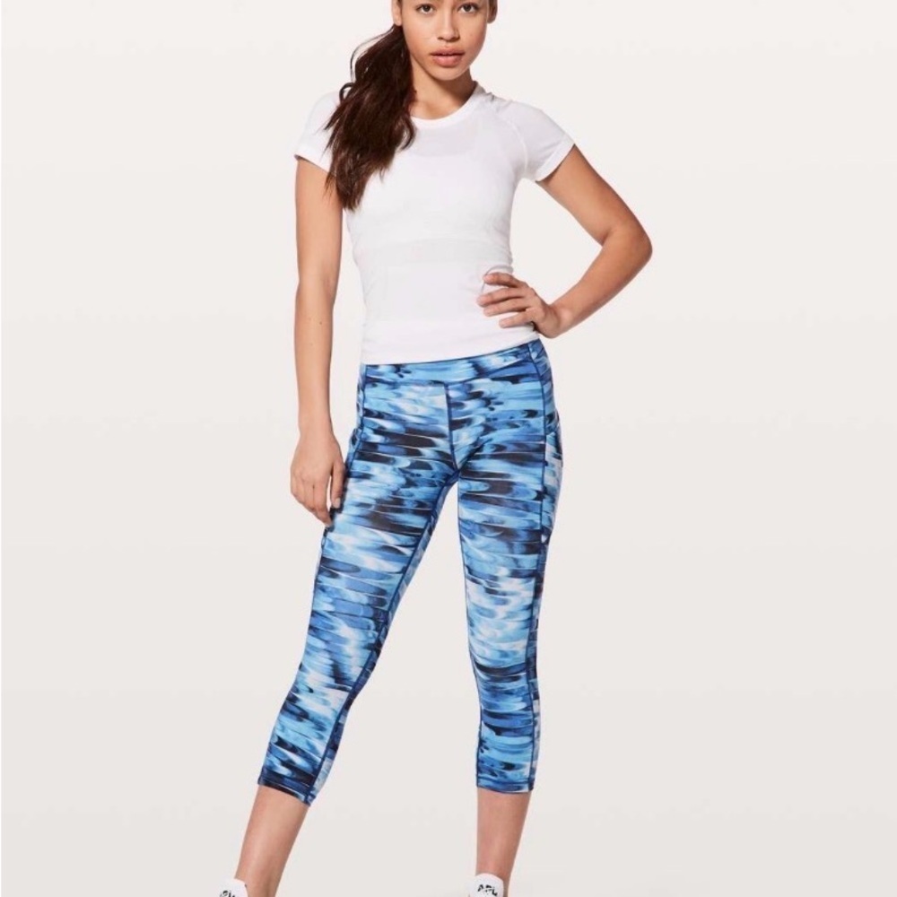 Lululemon Speed Up Crop 21" Size 4 Tidal Multi Blue Luxtreme